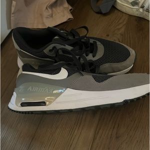 Air max SYSTM men size 9